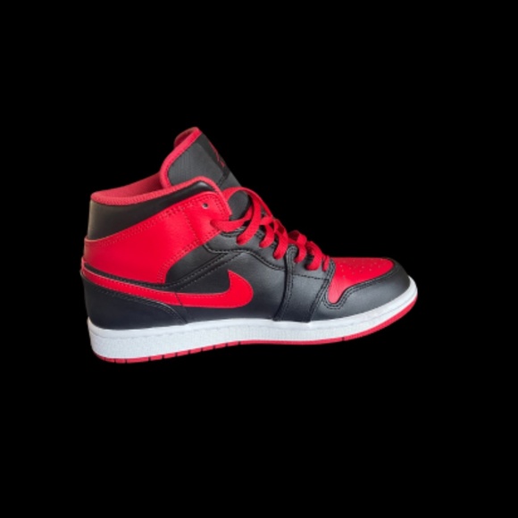 Jordan Retro 1 Mid main image 10